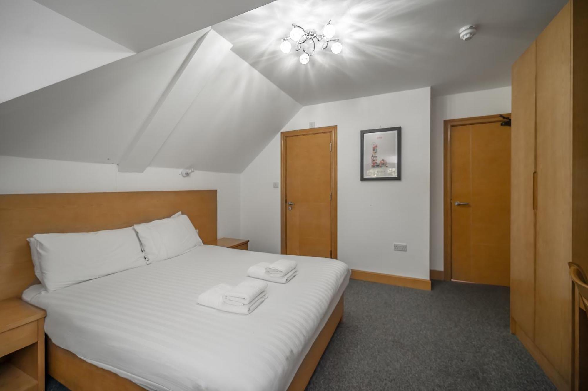 Flexistay Aparthotel Sutton Саттон Экстерьер фото